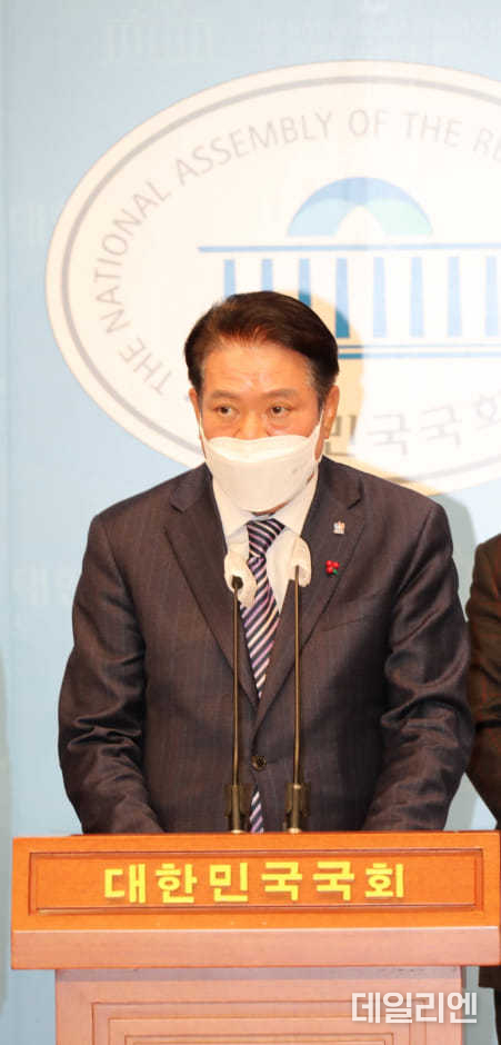 최대호 안양시장이 지난 2021년 12월 노후1기 신도시 활성화 특별법제정 합동 기자회견을 하고 있다