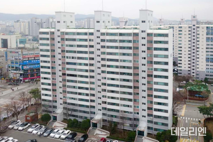 수지구 소재 재건축이 확정된 A아파트 전경