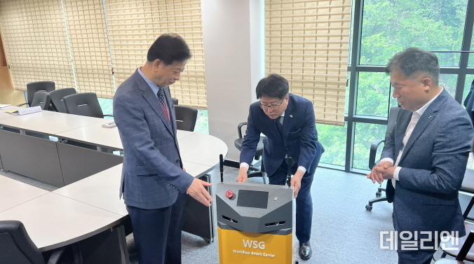 웍스탭(주)을 방문한 조광희 산업진흥원장