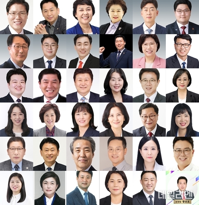 위 좌측부터 송석준 국회의원, 고영인 국회의원, 정춘숙 국회의원, 광역의원 남경순 의원, 박진영 의원, 오창준 의원, 김재균 의원, 유호준 의원 , 이은주 의원 , 유경현 의원, 이애형 의원, 기초의원 강영우 의원, 배지환 의원, 유재광 의원, 김진석 의원, 신나연 의원, 김윤선 의원, 서희경 의원, 이영경 의원 , 정연화 의원, 공영애 의원, 배현경 의원, 김정중 의원, 장경술 의원, 이성철 의원, 김학영 의원, 박인범 의원, 한근수 의원, 박소영 의원, 김태은 의원, 박은정 의원, 박양희 의원, 최재영 의원, 조예란 의원 이동한 의원, 황선호 의원