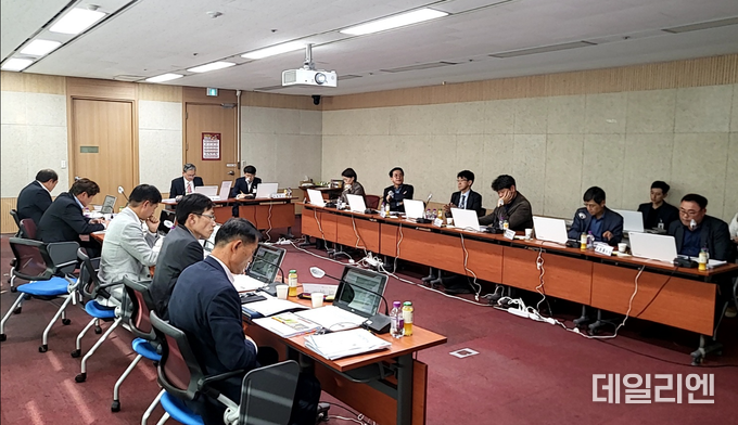 지난달 31일 용인특례시청에서 열린 '민간제안 산업단지 투자의향서' 평가를 위한 정책자문회의 현장 모습