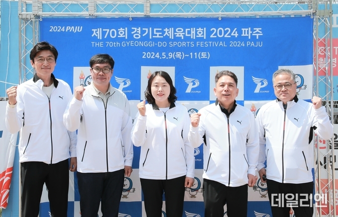 왼쪽부터 박인철, 임현수, 신나연, 이창식, 김길수 의원