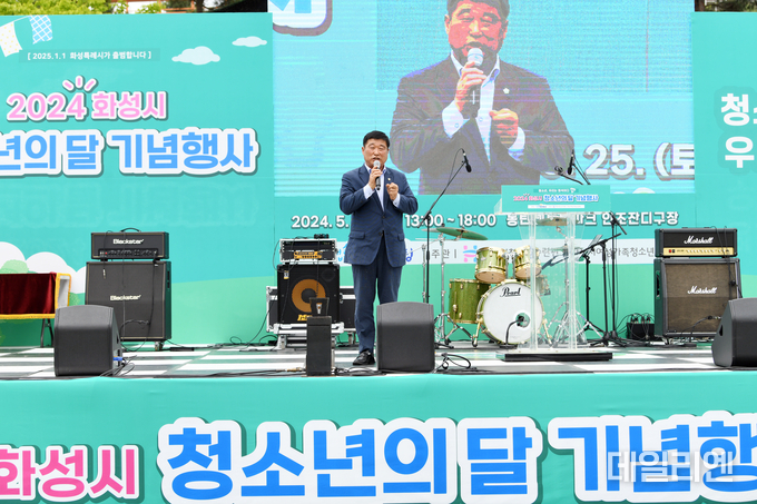 청소년의 달 기념식 축사하는 화성시의회 오문섭 부의장