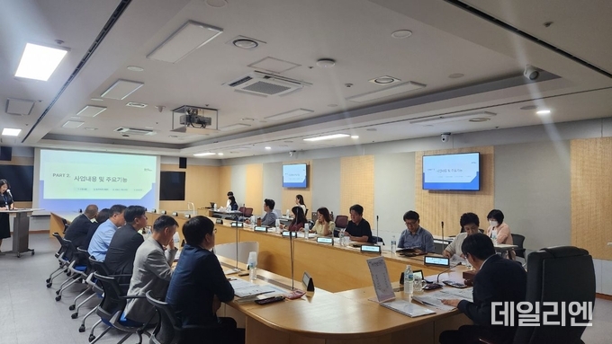 용인특례시가 하반기 적극행정 우수사례를 선정하기 위해 제3차 적극행정위원회를 열었다