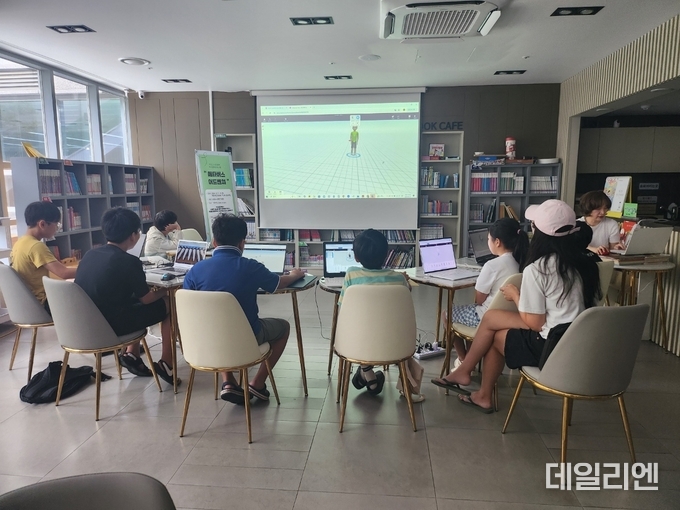 작은도서관 협력 프로그램 ‘DMC디에트르한강 작은도서관’