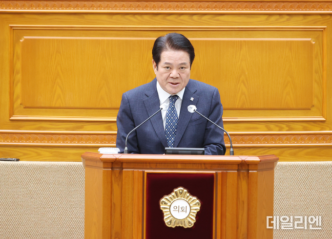 최대호 안양시장이 9일 오전 제299회 안양시의회 임시회에서 시정 연설을 하고 있다.