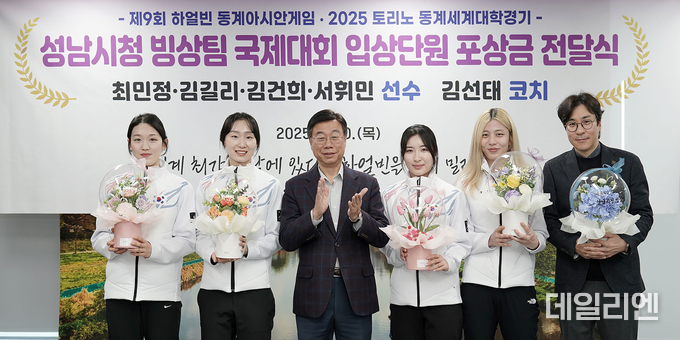 왼쪽부터 서휘민, 최민정 선수, 신상진 성남시장, 김길리, 김건희 선수, 김선태 코치