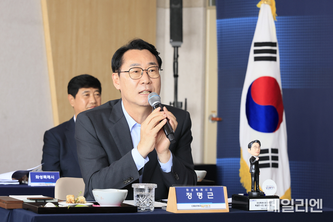 대한민국특례시시장협의회 신임 대표회장으로 선출된 정명근 화성특례시장이 12일 대한민국특례시시장협의회 2025년 상반기 정기회의에서 발언하고 있다.