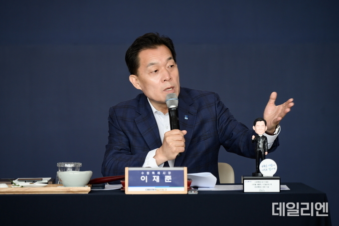 지난 12일 대한민국특례시장협의회 2025 상반기 정기회의에 참석한 이재준 시장이 발언하고 있다.