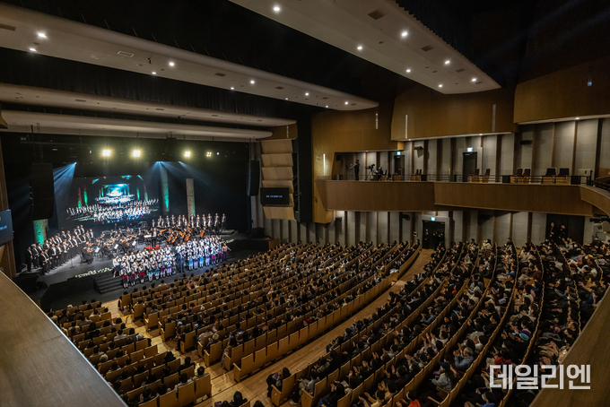  1월 18일 용인포은아트홀에서 열린 재개관 기념 공연 모습
