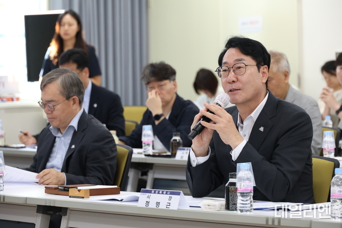 정명근 화성특례시장이 당정협의회(화성시 정지역구)에서 발언을 하고 있다.