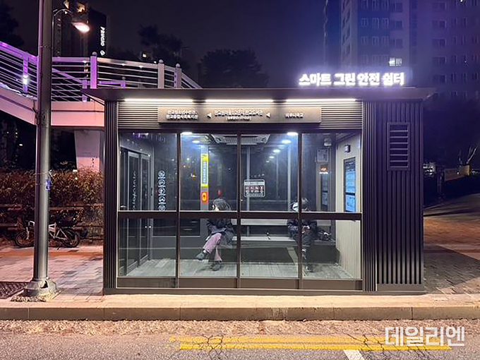 판교원마을 1,2단지 버스정류장에 설치된 스마트그린안전쉼터