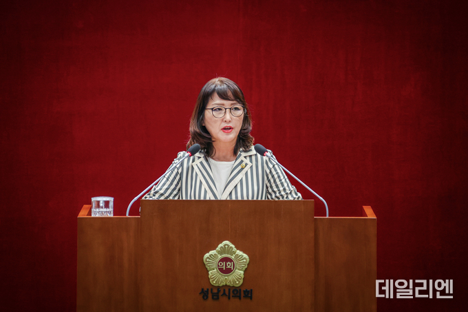 성남시의회 박은미 의원이 22일 제305회 임시회 제2차 본회의에서 5분 자유발언을 하고 있다.