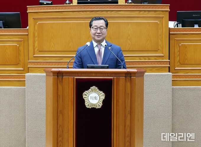 안양시의회 김정중 의원이 23일 제306회 안양시의회 임시회 제2차 본회의에서 ‘안양학 활성화에 관한 제언’을 주제로 5분 자유발언을 하고 있다.