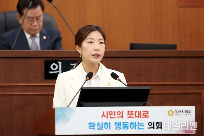 오산시의회 전예슬 의원이 27일 제297회 오산시의회 임시회 제1차 본회의에서 7분 자유발언을 하고 있다.
