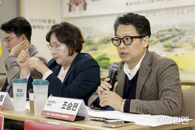 조승현 화성특례시 대변인이 27일 열린 경기도 정조대왕능행차 유네스코 인류문형문화유산 등재 전략 정책토론회에서 발언하고 있다.