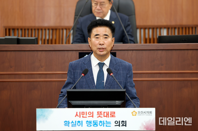 오산시의회 성길용 부의장이 27일 제276회 임시회 제2차 본회의에서 7분 자유발언을 하고 있다.