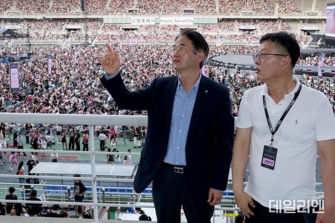 블랙핑크 공연 전 현장 점검하는 이동환 고양특례시장