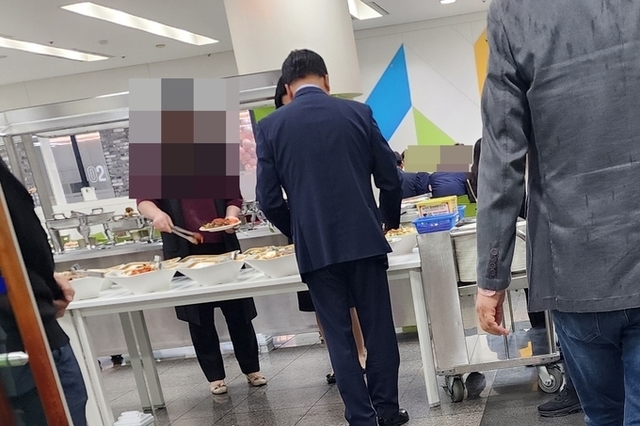 오산시, 선거운동기간 시청시설 무상제공…조례·규정 위반 정황