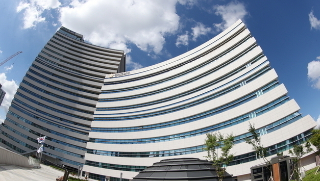 경기도의회 김진경 의장 “뼈를 깎는 성찰” 사과…도의회 직원 사망에 책임 통감