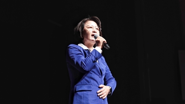 민주당 경기지사 후보 추미애 확정… 과반 승리로 본선 직행