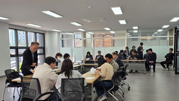 ‘수사 의뢰’ 하면서 후보 확정…경기도교육감 단일화 정당성 논란