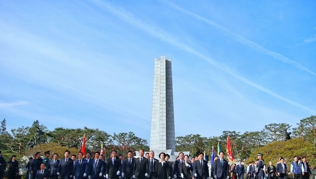 [6·3지선] 추미애, 경기 의원 총결집 ‘추추선대위’ 띄웠다…31개 시군 원팀 승부