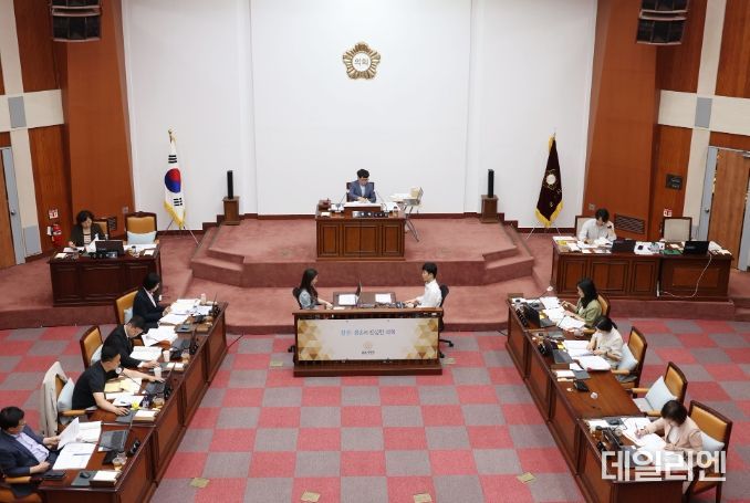 군포시의회의 2024년도 군포시 행정사무감사특별위원회 현장.