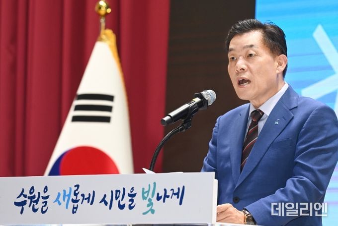 이재준 수원시장이 인사말을 하고 있다.