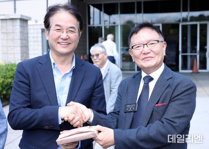 고양특례시-미국애틀란타 한인회 면담 (이동환 고양특례시장(왼쪽), 이홍기 애틀란타 한인회장(오른쪽))
