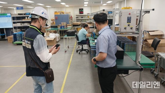 용인특례시가 지역 내 배터리 제조 공장의 안전사고 예방을 위해 긴급 안전 점검을 했다.