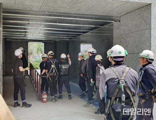 용인특례시는 올 하반기 입주를 앞둔 관내 공동주택단지의 시공 품질과 시설물 안전 상태 등을 확인하는 특별 점검을 실시했다. (해당 현장은 고림 진덕지구