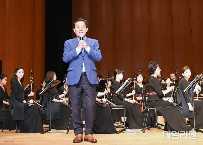 이재준 수원시장이 인사말을 하고 있다.