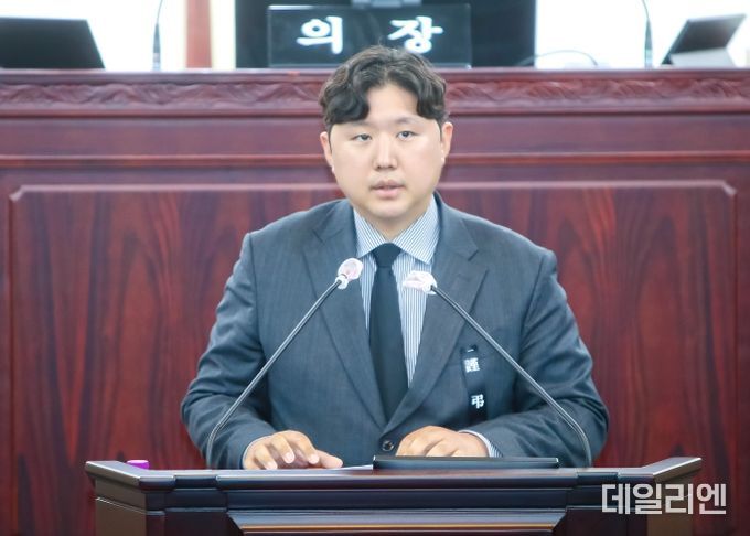 5분 발언하는 전성균 의원