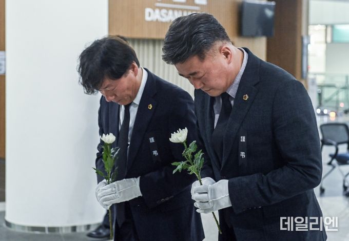 화성 화재 희생자 합동분향소 헌화