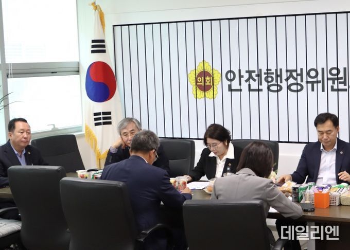 경기도의회 안전행정위원회, 화성 공장 화재 철저한 대응 당부