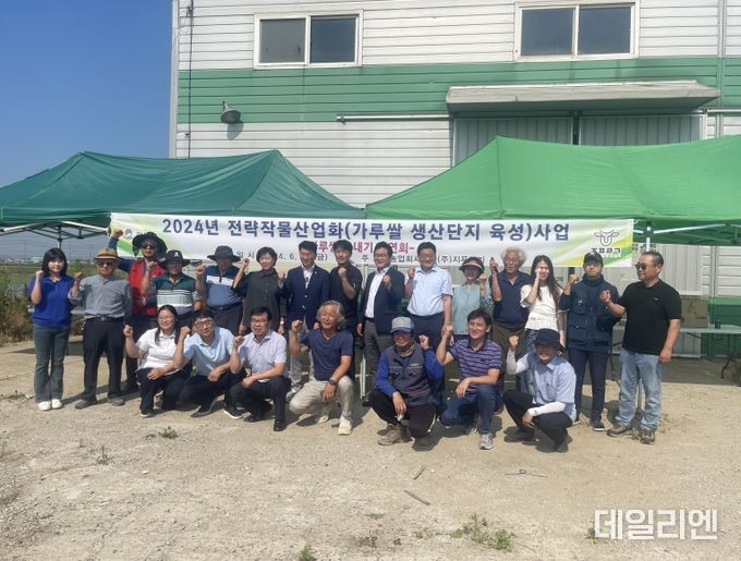 평택시, 가루쌀 모내기 시연 행사 열려...