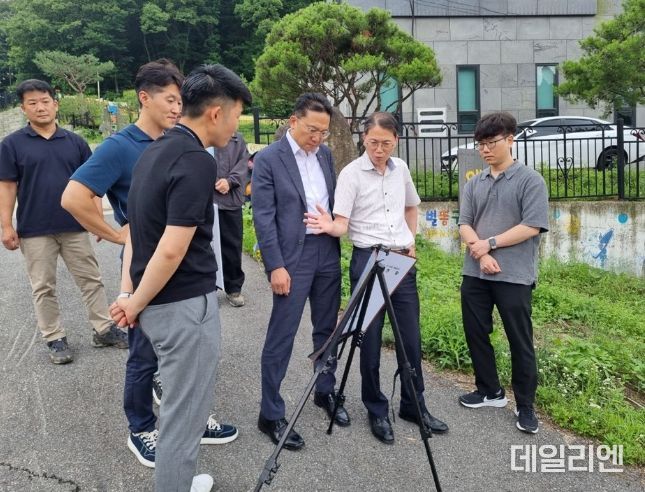 이영민 신임 수지구청장은 지난 3일 용인도시계획도로 소1-69호 개설공사(고기동 216-21번지 일원)현장 등을 방문해 사업 추진 현황을 점검했다.