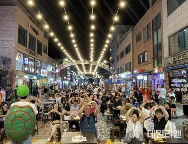 장안문거북시장 ‘야장 별주부전’ 사진