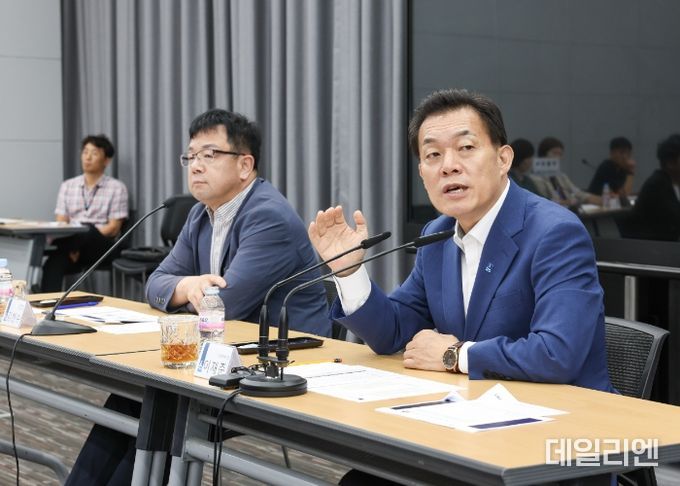 이재준 수원시장이 발언하고 있다.