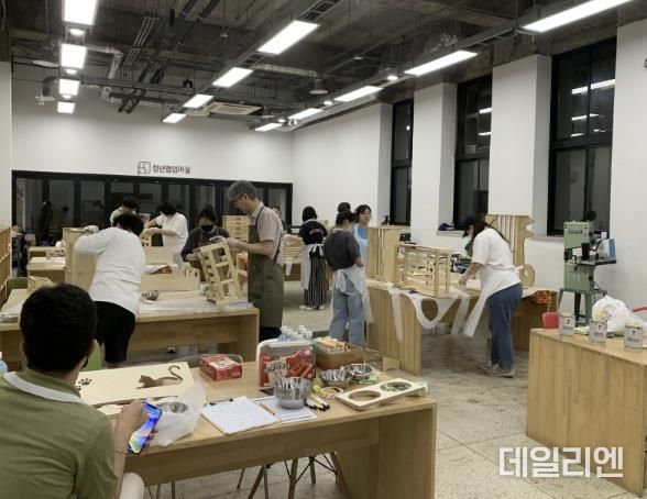 목공 프로그램. 올해는 대진대, 한샘과 협업 프로그램이 진행된다