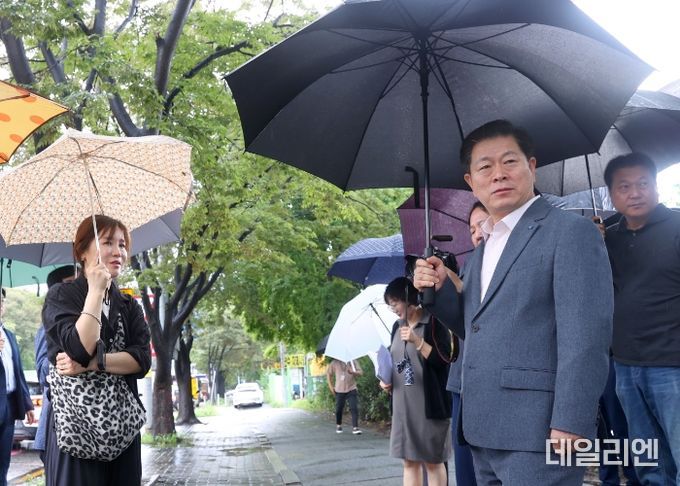 박승원 시장은 24일 하안4동에서 다섯 번째 ‘우리동네 시장실’을 진행했다(현안 현장 방문)