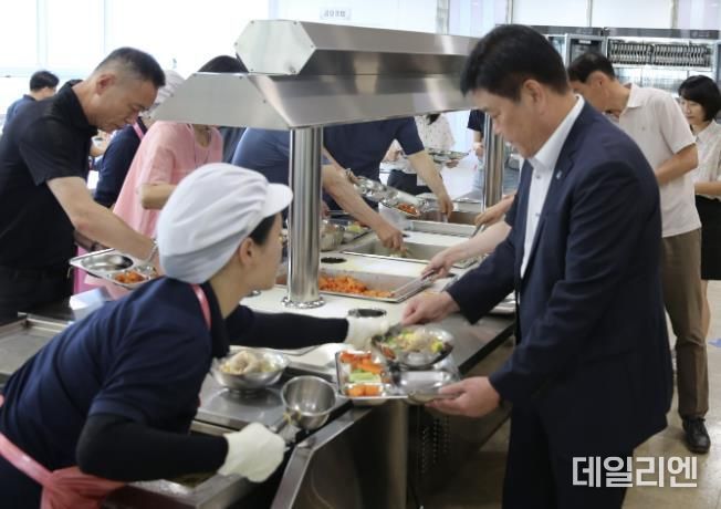 수원시 장안구, 직원 격려를 위한 복달임 행사 개최
