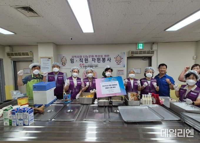 안양시자원봉사센터 임직원, 무더위 속 팥빙수 나눔 자원봉사활동 펼쳐