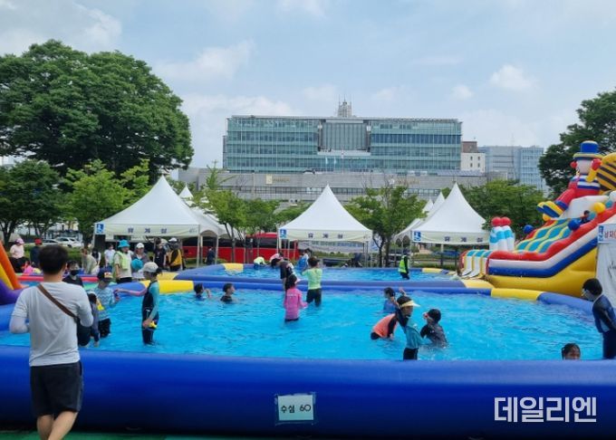 올림픽공원에 설치한 물놀이장.