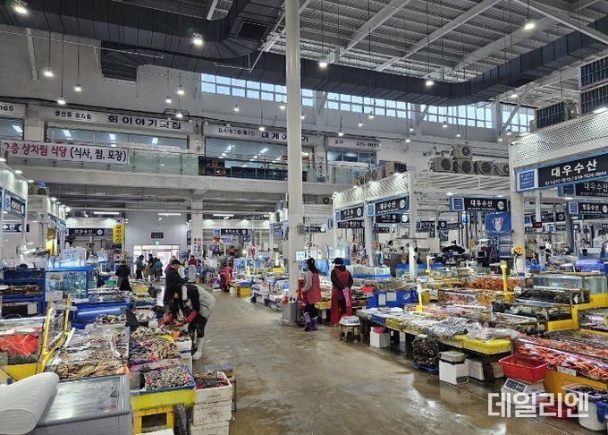 수원시 농수산물도매시장 수산동 전경.