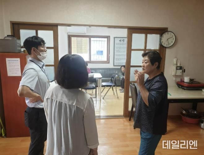 시흥시, 경로당 무더위쉼터 20곳에 냉방기 지원... 점검 분주