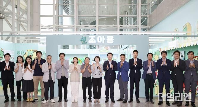 용인특례시는 5일 시 캐릭터 활성화를 위해 시청사 1층에 '조아용 홍보존'을 개소, 본격 운영을 시작했다.