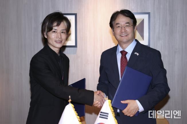 고양특례시-일반사단법인 시부야 아소비바 제작위원회 간 공동협력 업무협약 양해각서 체결식((좌)무라카미 마사히코, (우)이동환 고양특례시장)