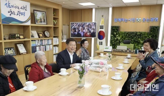 광명시, 어르신 모시는 3세대 이상 가정에 효행장려금 지급